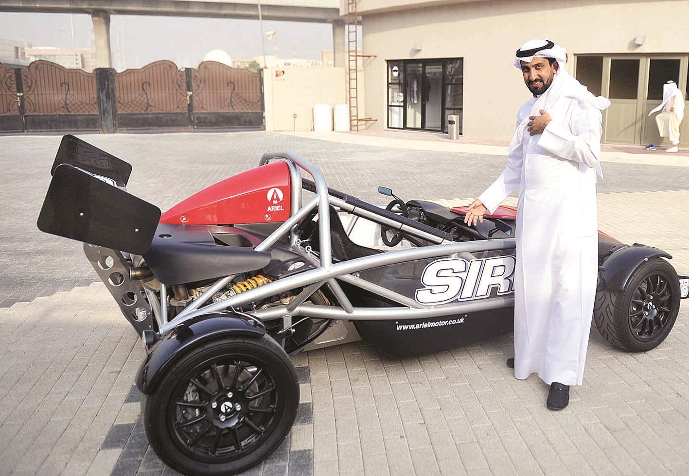 الزميل غانم السليماني ونظرة على سيارة «الحلم»