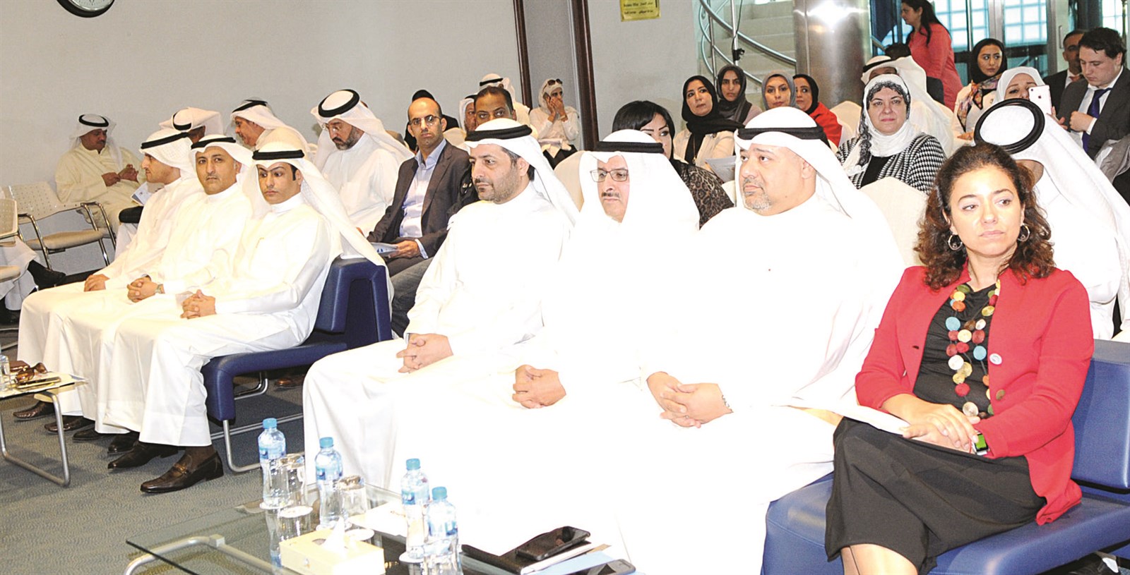 u0645u0647u062fu064a u0648u0627u0644u0645u0637u0648u0637u062d u0648u0628u0646 u062cu0644u0648u0646 u064au062au0642u062fu0645u0648u0646 u0627u0644u062du0636u0648u0631 u0641u064a u0627u0644u0645u0624u062au0645u0631 (u062au0635u0648u064au0631 u0643u0631u0645 u0630u064au0627u0628)