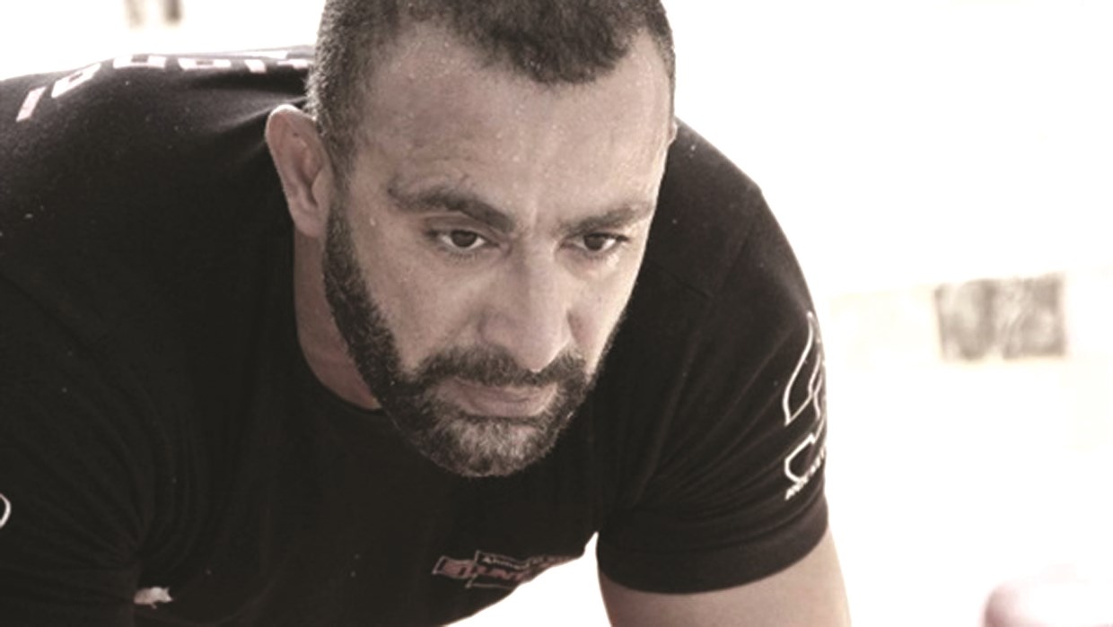 u0623u062du0645u062f u0627u0644u0633u0642u0627 u0641u064a u0645u0634u0647u062f u0645u0646 u00abu0647u0631u0648u0628 u0627u0636u0637u0631u0627u0631u064au00bb