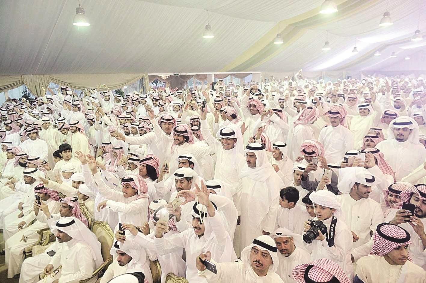 u0627u0644u0634u064au0644u0627u062a u062au062bu064au0631 u062du0645u0627u0633u0629 u0627u0644u0646u0627u062eu0628u064au0646 u0648u062au062fu0641u0639u0647u0645 u0644u062fu0639u0645 u0627u0644u0645u0631u0634u062d