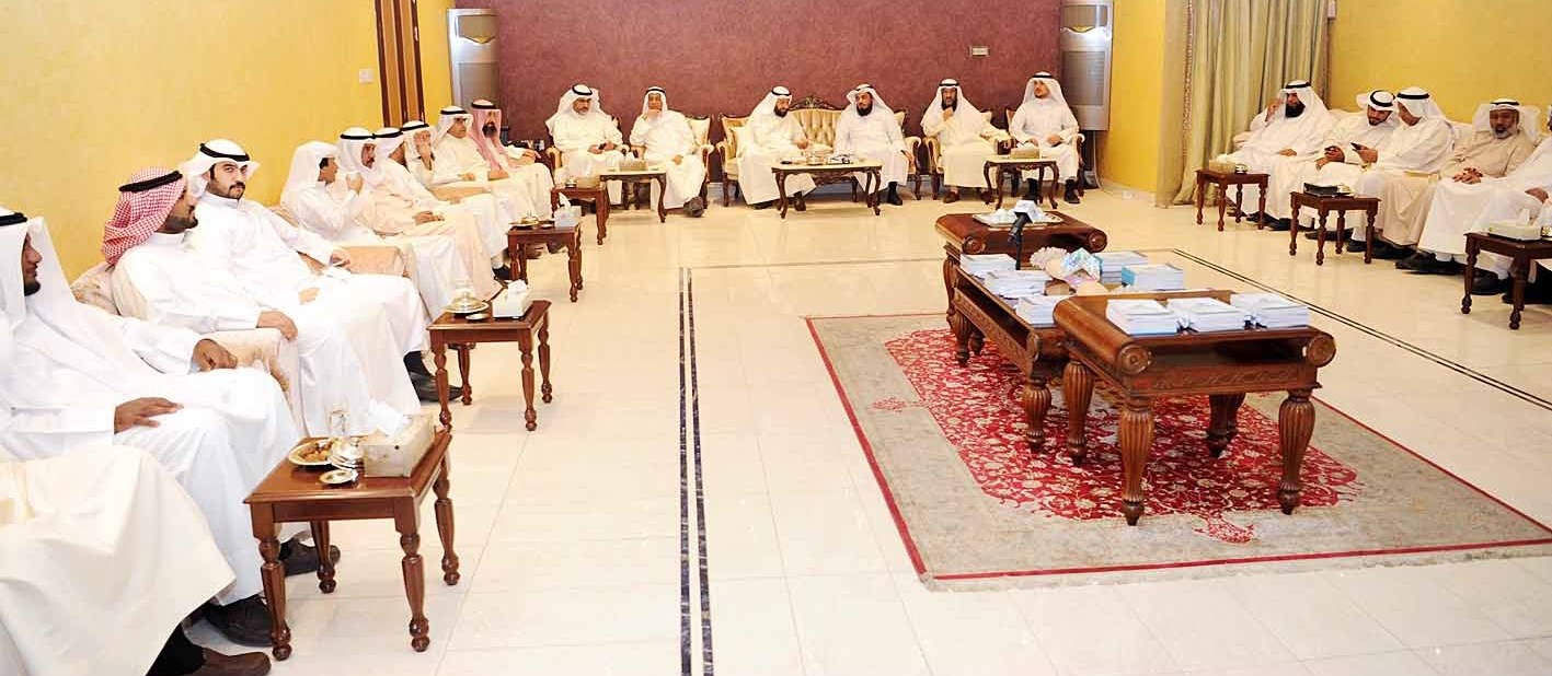 الحضور في مقر العمير(تصوير طارق عز الدين)