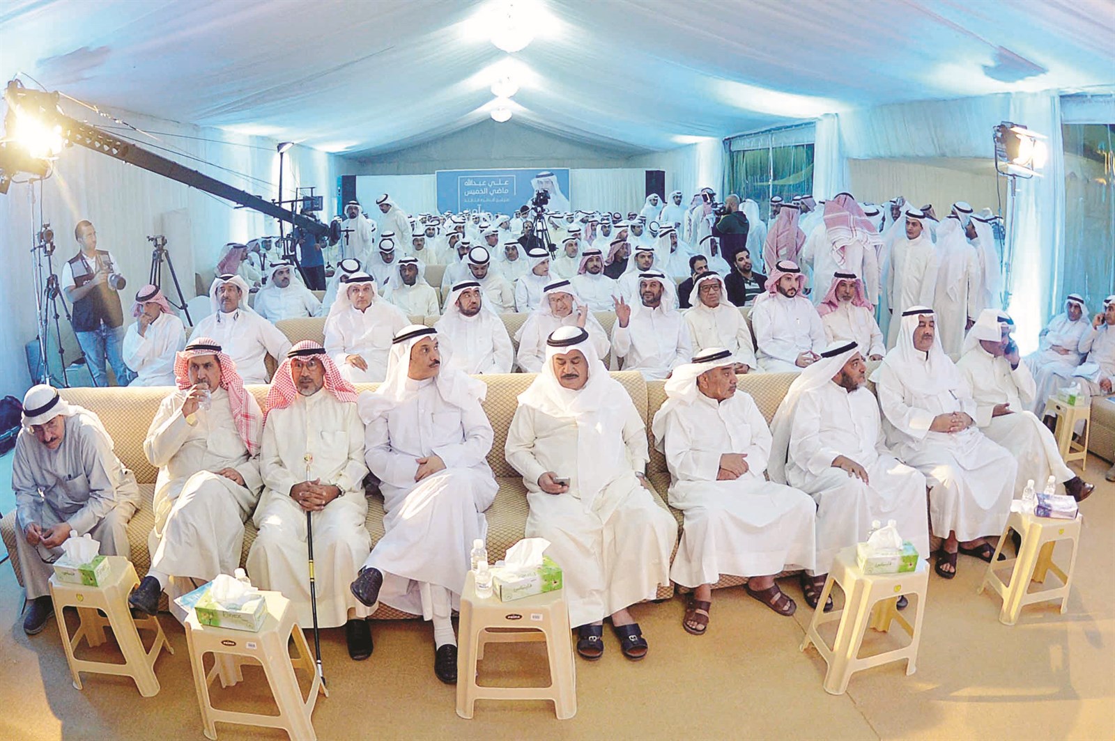 حضور حاشد في مقر الخميس(تصوير زكريا عطية)