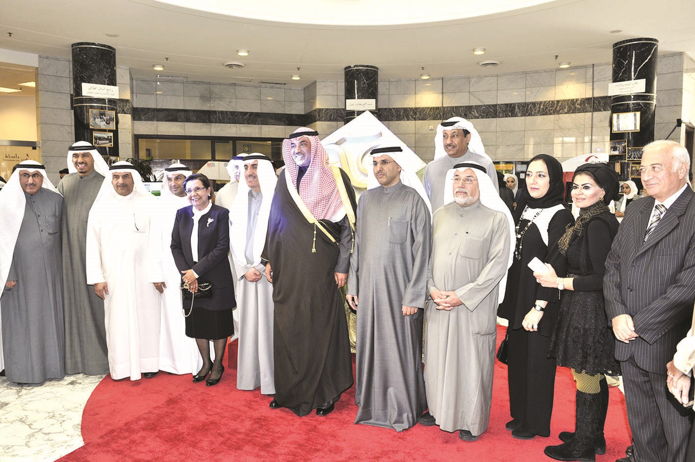 الخالد متوسطاً كوادر جامعة الكويت