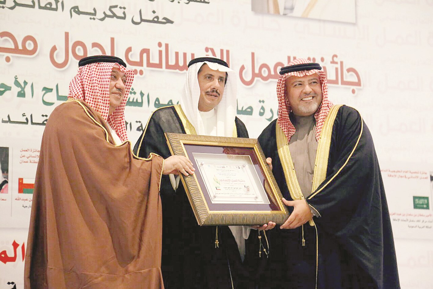 u0639u0632u0627u0645 u0627u0644u0635u0628u0627u062d u0645u062au0633u0644u0645u0627u064b u0627u0644u062cu0627u0626u0632u0629 u0646u064au0627u0628u0629 u0639u0646 u0635u0628u0627u062d u0627u0644u062eu0627u0644u062f