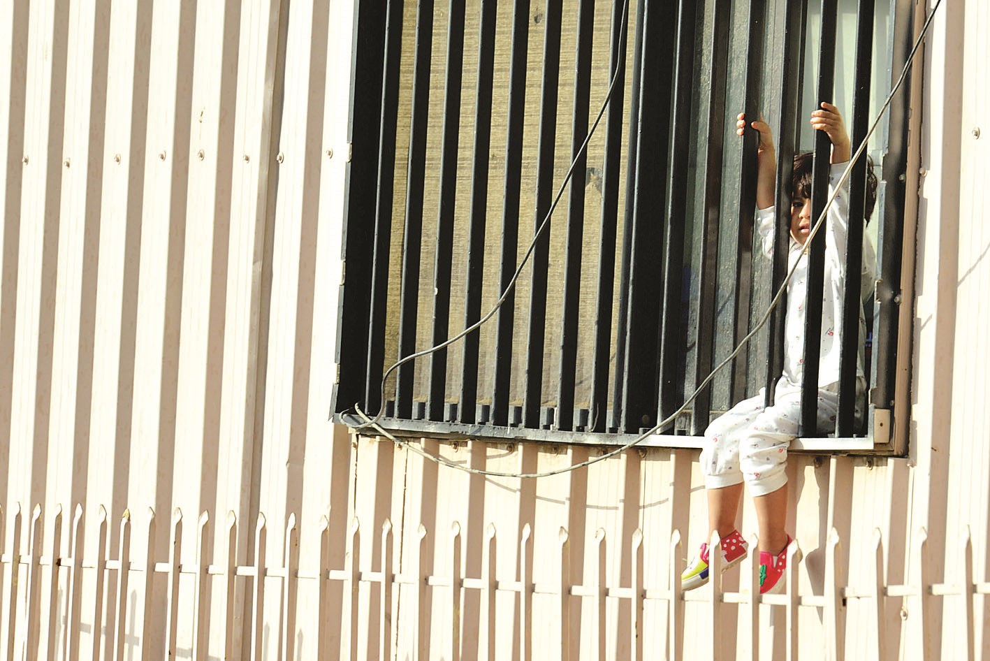 متابعة للأمطار الغزيرة من النوافذ