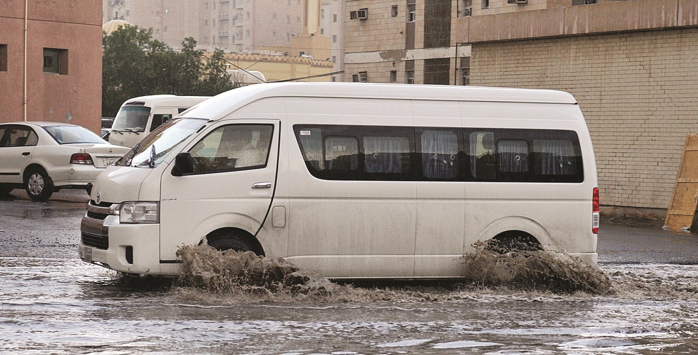السيارات تحولت «برمائية»