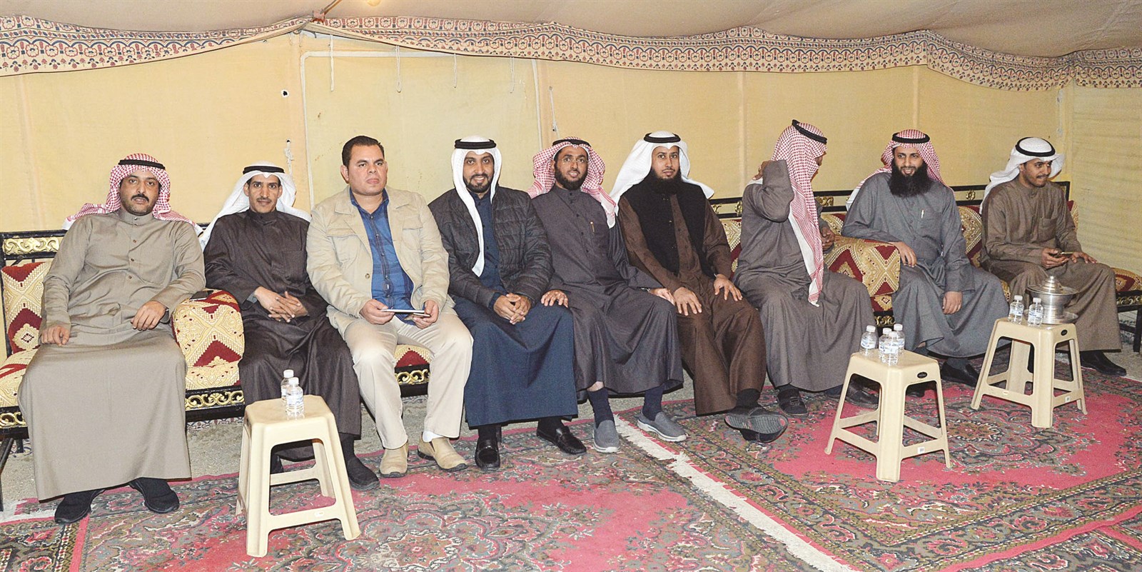 جانب من الحضور ويتوسطهم الزميل باسم عبدالرحمن