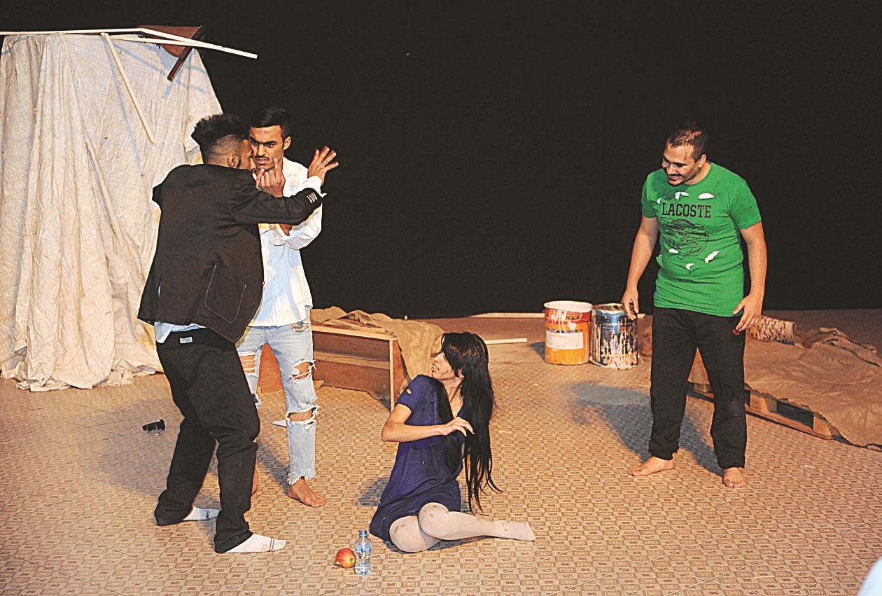 u0635u0631u0627u0639 u0639u0644u0649 u0643u0633u0628 u0648u062f u0627u0644u0641u062au0627u0629 u0641u064a u00abu0646u0647u0627u064au0629 u0639u0627u0644u0645u00bb (u062au0635u0648u064au0631 u0628u0633u0651u0627u0645 u0632u064au062fu0627u0646)