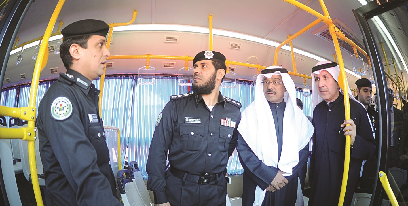 معاينة أحد الباصات