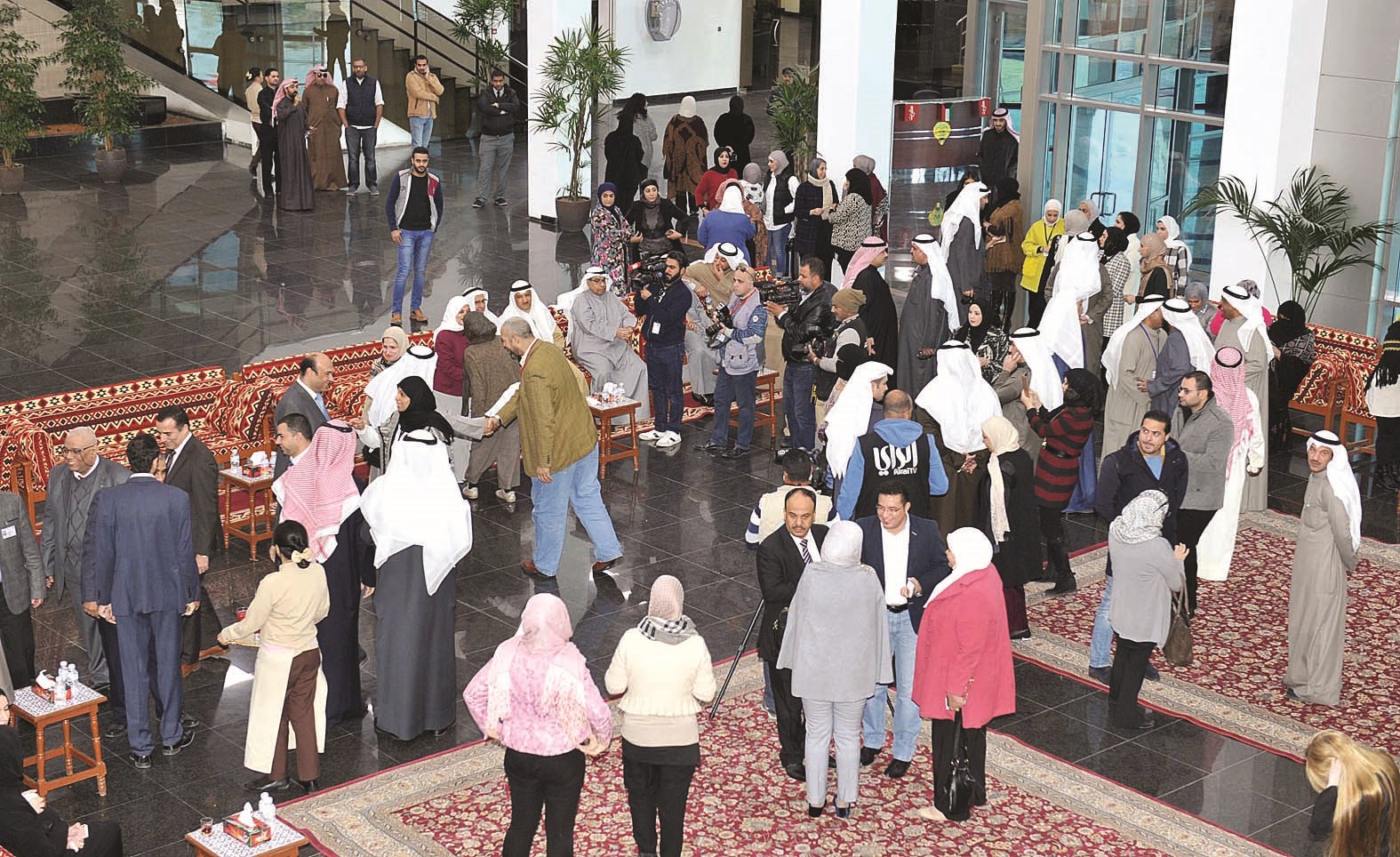 الصبيح وجموع المهنئين(تصوير سعد هنداوي)