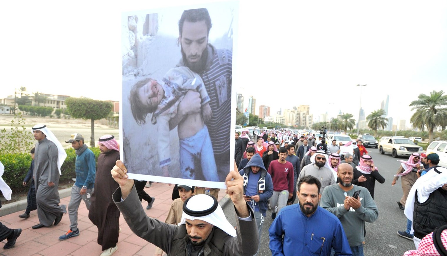 صور مؤثرة ترتفع خلال الاعتصام