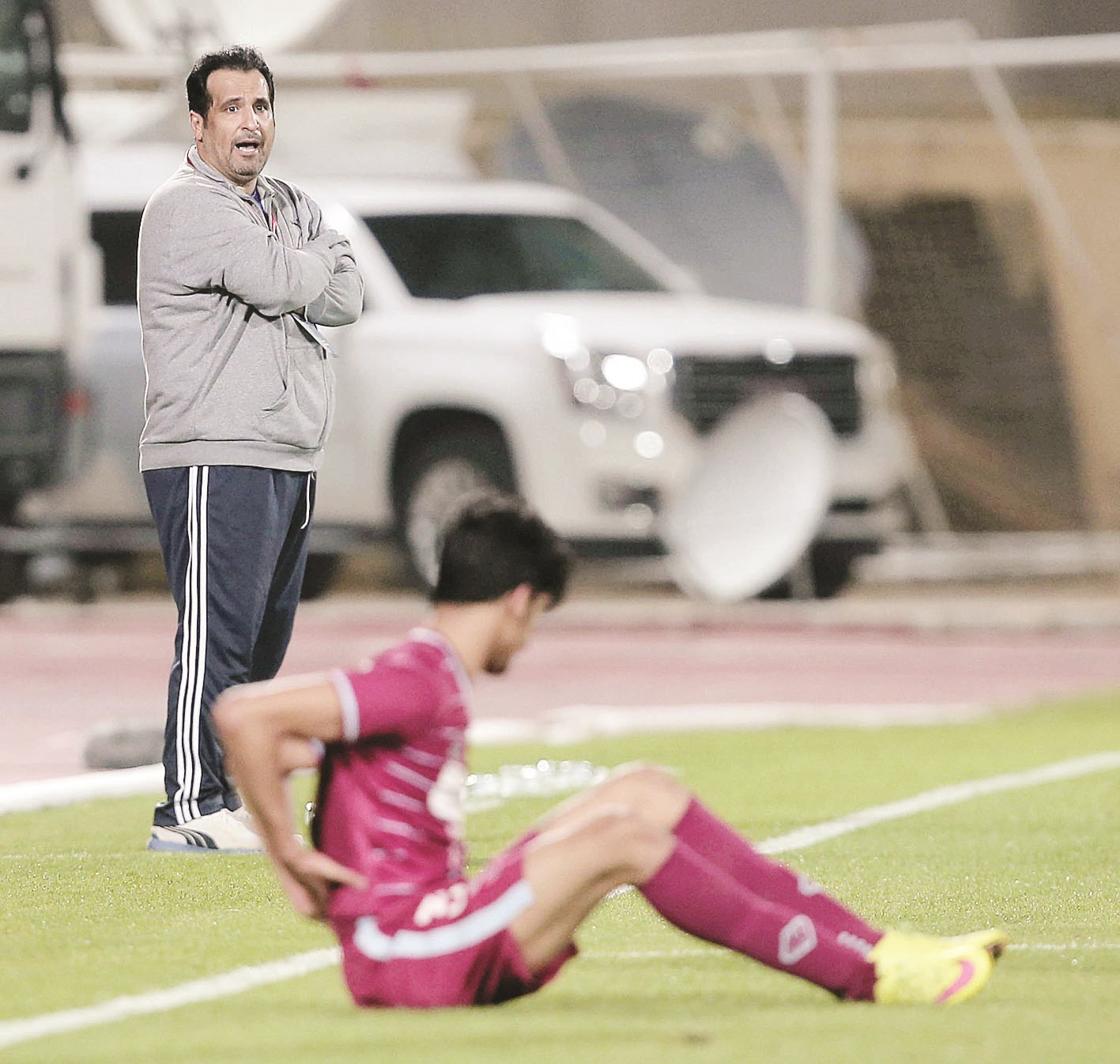 u0645u062fu0631u0628 u0627u0644u0646u0635u0631 u0638u0627u0647u0631 u0627u0644u0639u062fu0648u0627u0646u064a u0644u0627 u064au0623u0628u0647 u0628u0633u0642u0637u0627u062a u0641u0631u064au0642u0647 u0641u064a u0643u0623u0633 u0648u0644u064a u0627u0644u0639u0647u062f  (u0627u0644u0623u0632u0631u0642 u062fu0648u062a u0643u0648u0645)