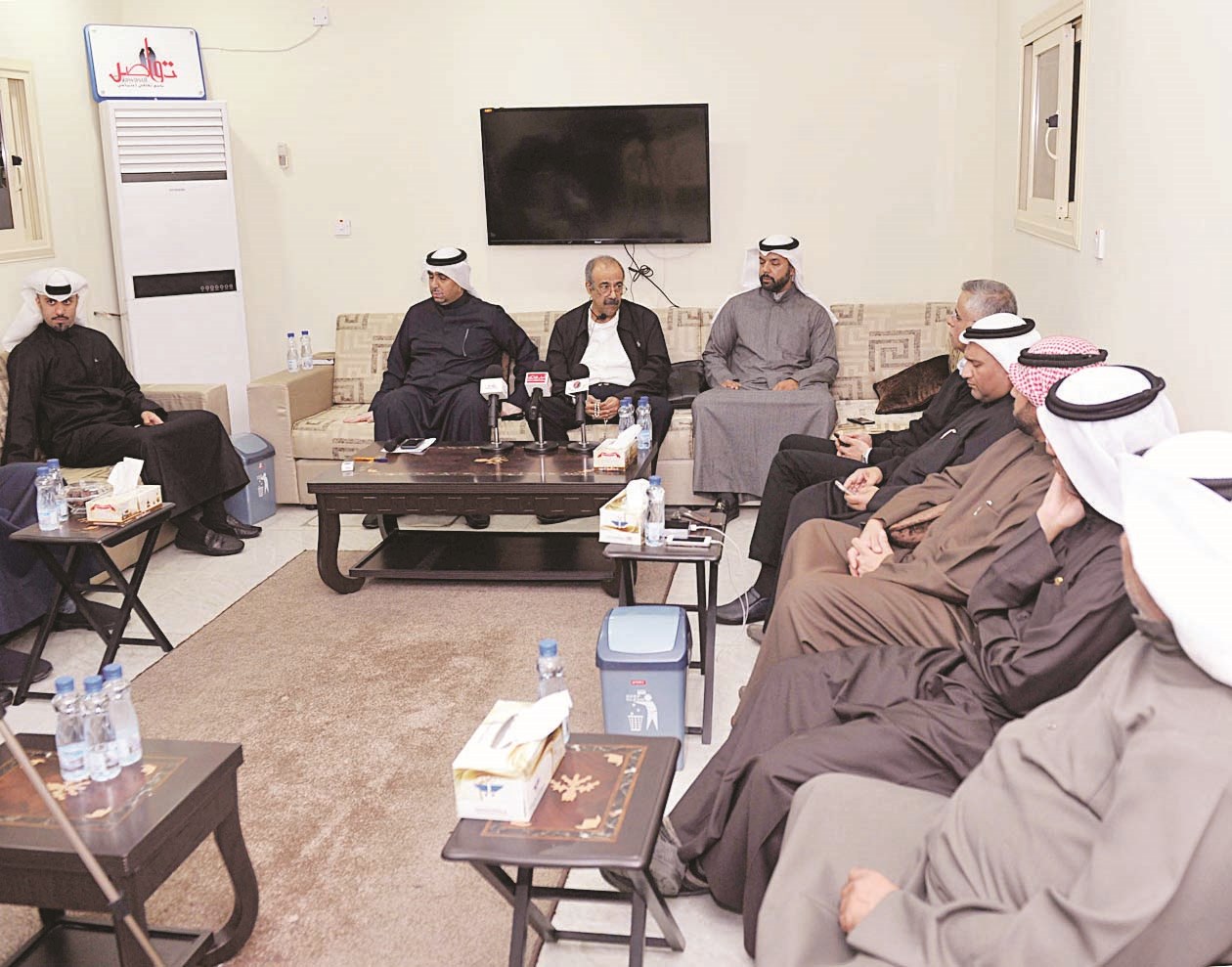 u0627u0644u0641u064au0644u064a u0645u062au062du062fu062bu0627u064b u0641u064a u0646u062fu0648u0629 u062fu064au0648u0627u0646 u062au0648u0627u0635u0644 u0627u0644u062bu0642u0627u0641u064a (u062au0635u0648u064au0631 u0633u0639u062f u0647u0646u062fu0627u0648u064a)