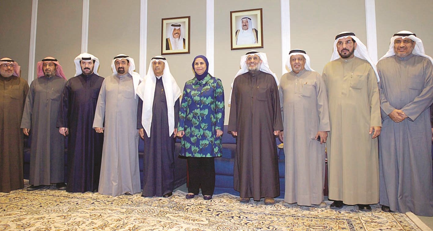 المطوع متوسطا وكلاء الوزارة (تصوير كرم ذياب)