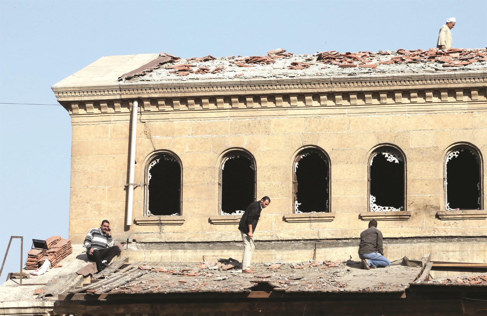 u0639u0645u0627u0644 u064au0642u0648u0645u0648u0646 u0628u062au0631u0645u064au0645 u0627u0644u0643u0646u064au0633u0629 u00abu0627u0644u0628u0637u0631u0633u064au0629u00bb u0628u0639u062f u0627u0644u0647u062cu0648u0645 u0627u0644u0627u0646u062au062du0627u0631u064a u0641u064a u0627u0644u0642u0627u0647u0631u0629 (u0627 u0628)