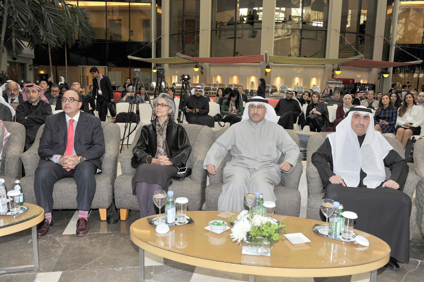 u0648u0632u064au0631 u0627u0644u062au0631u0628u064au0629 u0645u062au0648u0633u0637u0627u064b u0627u0644u0645u0634u0627u0631u0643u064au0646 u0641u064a u0627u0644u0645u0624u062au0645u0631