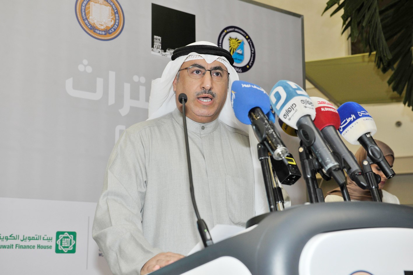 الفارس ملقيا كلمته