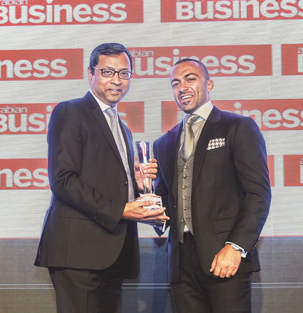 u0633u0648u0646u064au0644 u062cu0648u0646 u0645u062au0648u0651u062cu0627u064b u0628u0627u0644u062cu0627u0626u0632u0629