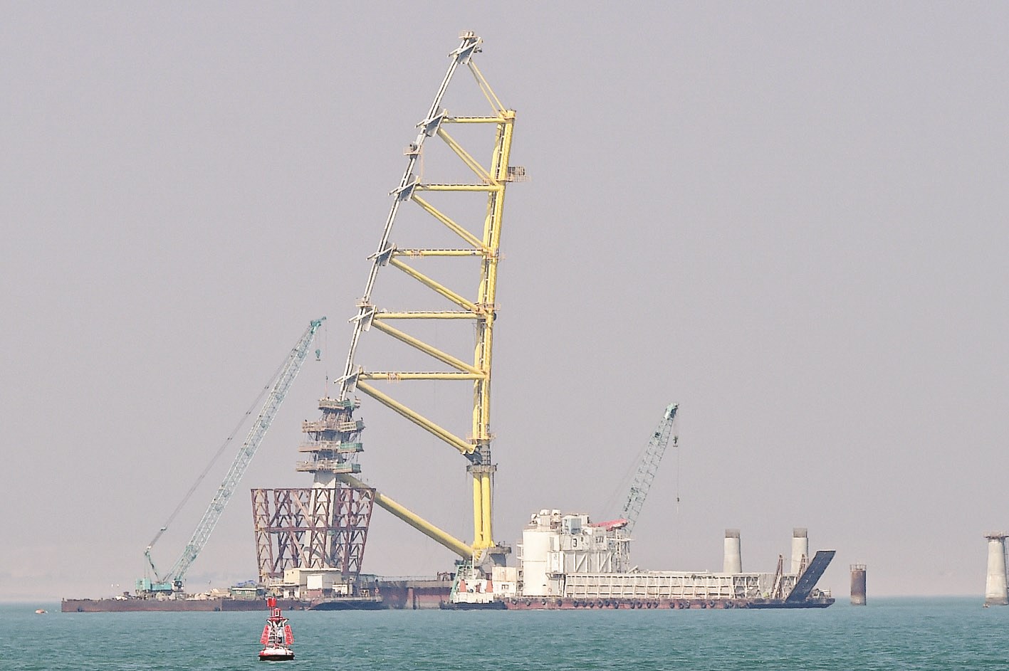 أعمال إنشائية في مشروع جسر جابر