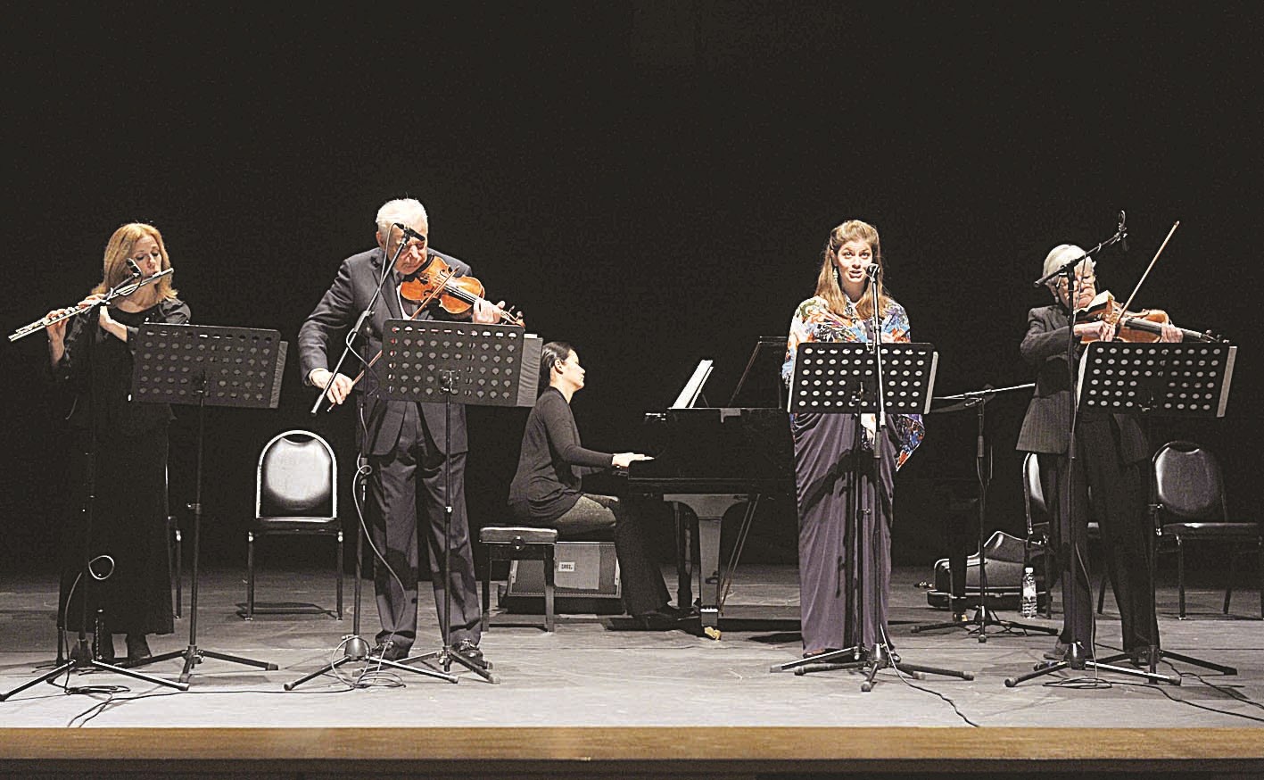 u0627u0644u0641u0631u0642u0629 u0627u0644u0623u0645u064au0631u0643u064au0629 (u062au0635u0648u064au0631 u0646u0648u0631 u0647u0646u062fu0627u0648u064a)