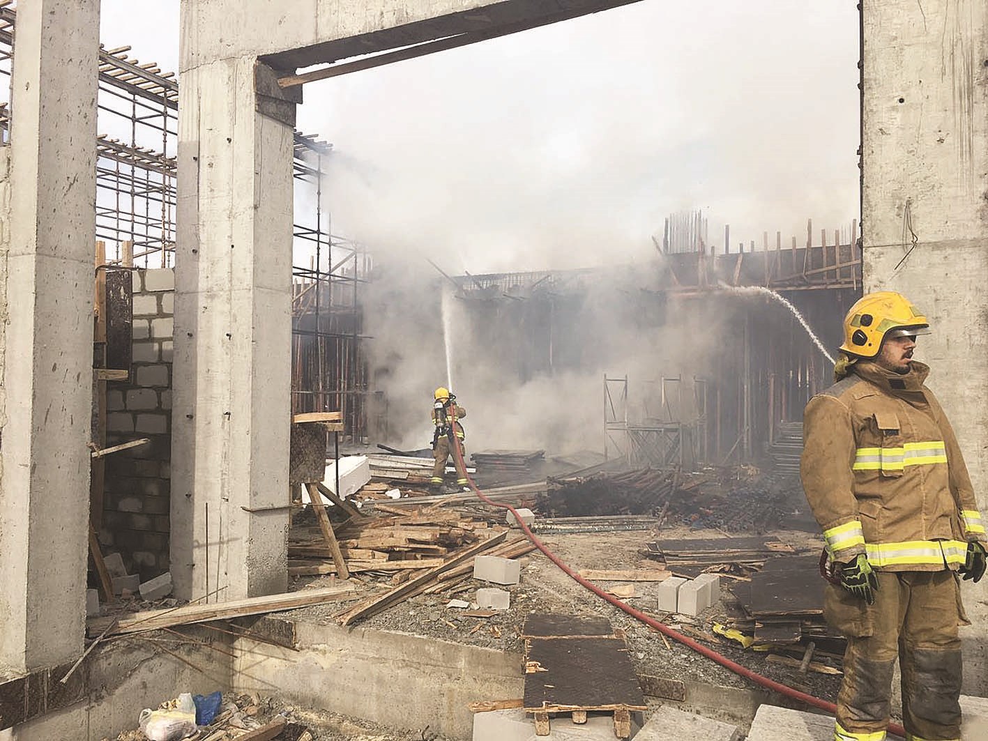 u0625u0637u0641u0627u0626u064au0627u0646 u064au062au0639u0627u0645u0644u0627u0646 u0645u0639 u062du0631u064au0642 u0627u0644u0645u0633u062cu062f