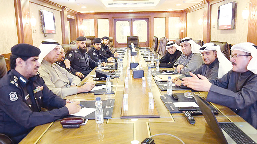 u062cu0627u0646u0628 u0645u0646 u0627u0644u0627u062cu062au0645u0627u0639 u0628u064au0646 u00abu0627u0644u0625u0637u0641u0627u0621u00bb u0648u00abu0627u0644u0628u062au0631u0648u0644u00bb