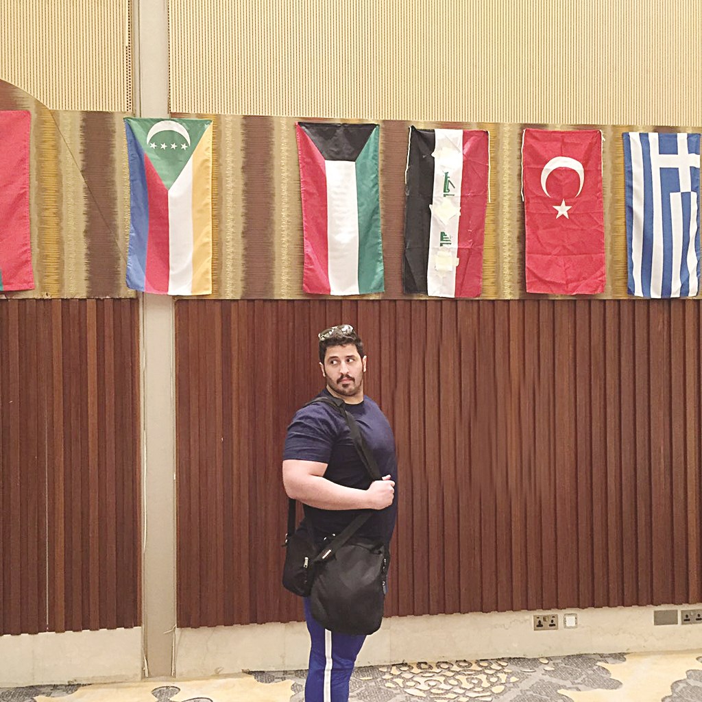 بندر وقد بدا علم الكويت بين أعلام الدول المشاركة