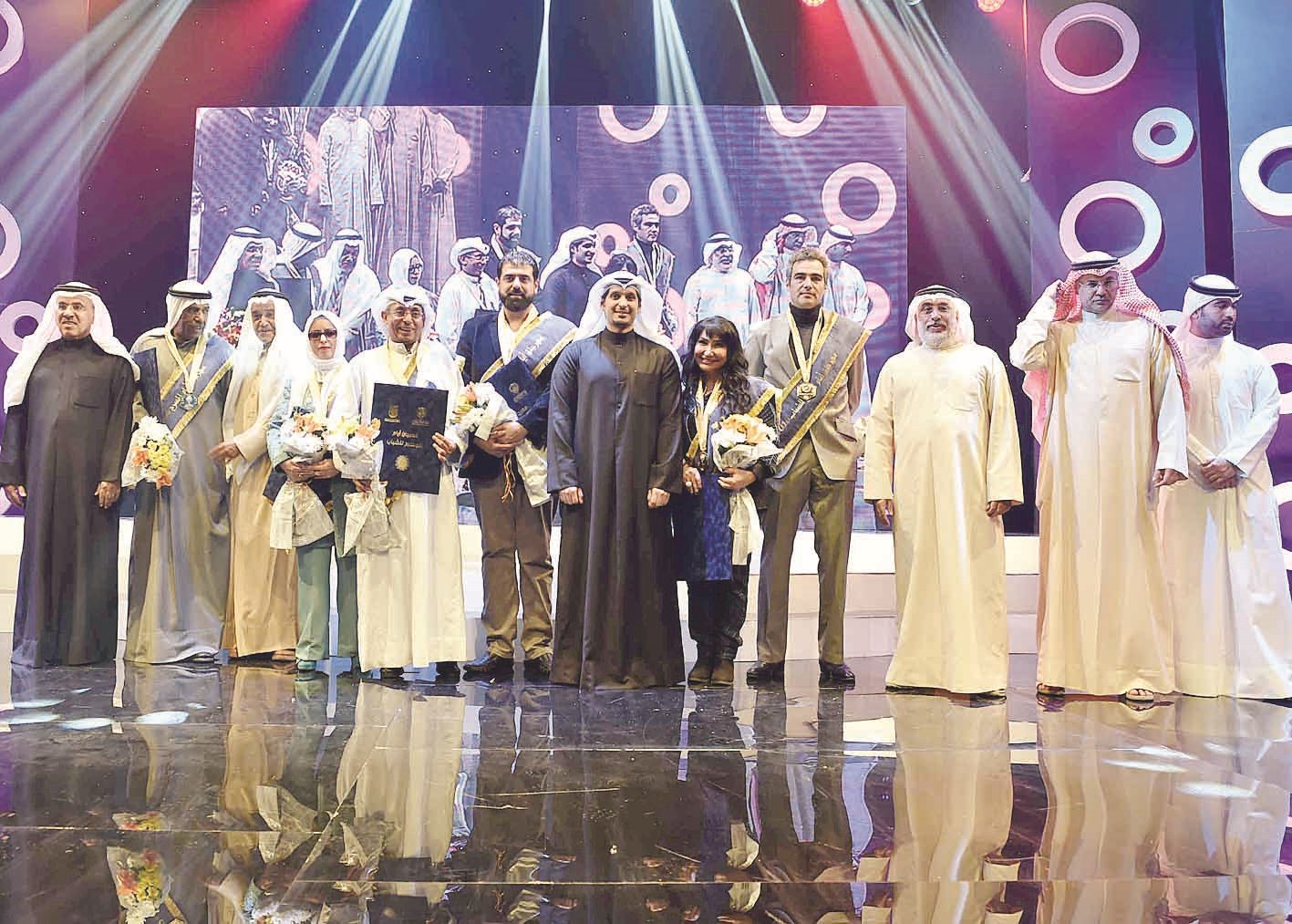 المكرّمون في لقطة تذكارية