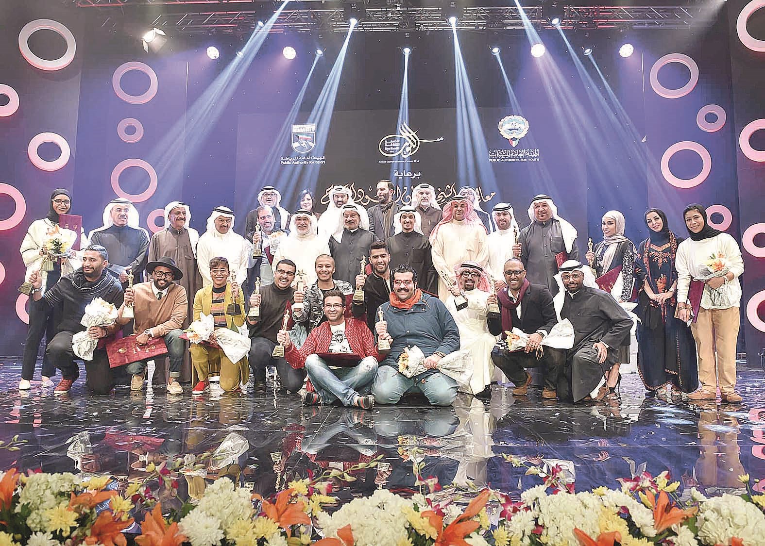 u0627u0644u0641u0627u0626u0632u0648u0646... u0648u0641u0631u062du0629 u0627u0644u062cu0648u0627u0626u0632 (u062au0635u0648u064au0631 u0633u0639u062f u0647u0646u062fu0627u0648u064a)