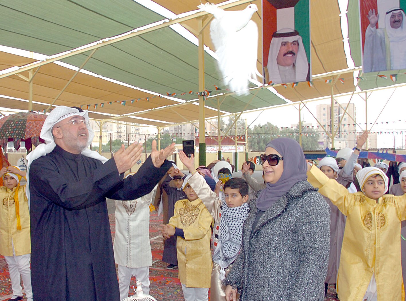 الكندري يطلق حمامة السلام