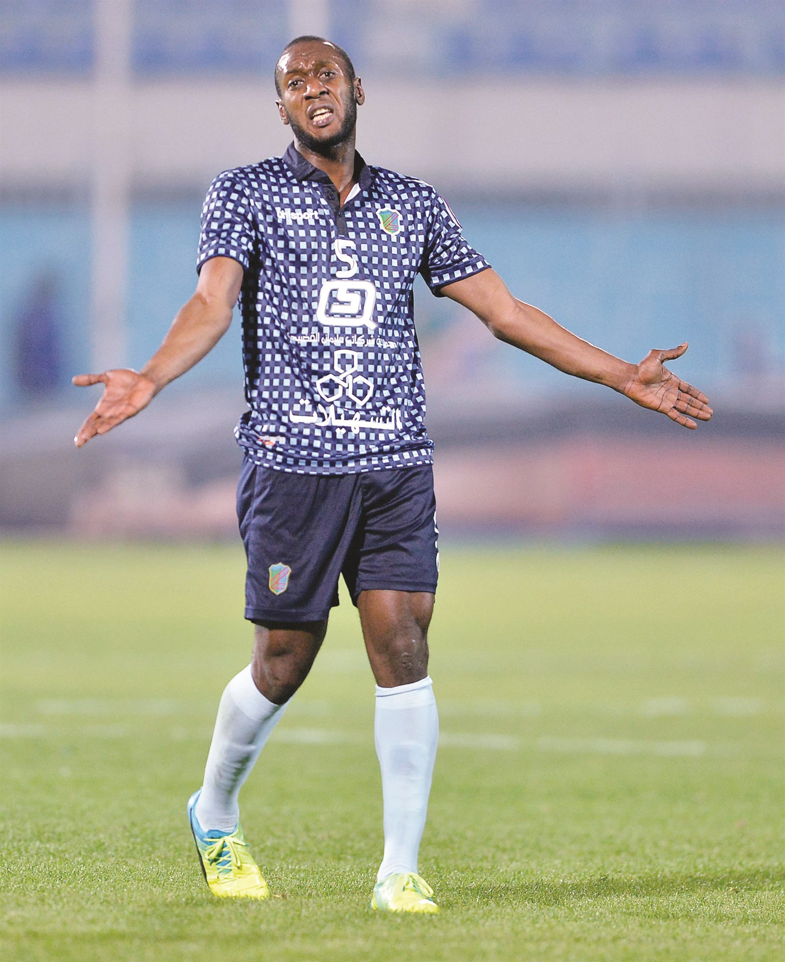 u0627u0644u0639u0627u062cu064a u0643u064au062au0627 u0644u0627u0639u0628 u0627u0644u0633u0627u0644u0645u064au0629 u064au0648u0627u062cu0647 u00abu0632u0645u0644u0627u0621 u0627u0644u0645u0627u0636u064au00bb u0627u0644u064au0648u0645 (u0627u0644u0623u0632u0631u0642 u062fu0648u062a u0643u0648u0645)