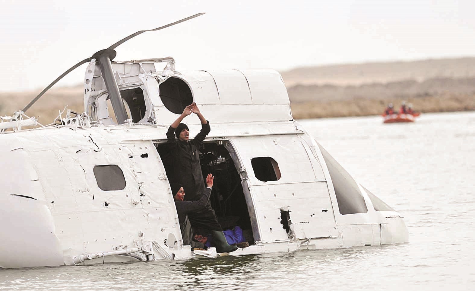 u0627u0644u0637u0627u0626u0631u0629 u0628u0639u062f u0633u0642u0648u0637u0647u0627 u0627u0644u0645u0641u062au0631u0636 u0648u0631u0643u0627u0628u0647u0627 u064au0633u062au0646u062cu062fu0648u0646  (u062au0635u0648u064au0631 u0633u0639u062f u0647u0646u062fu0627u0648u064a)