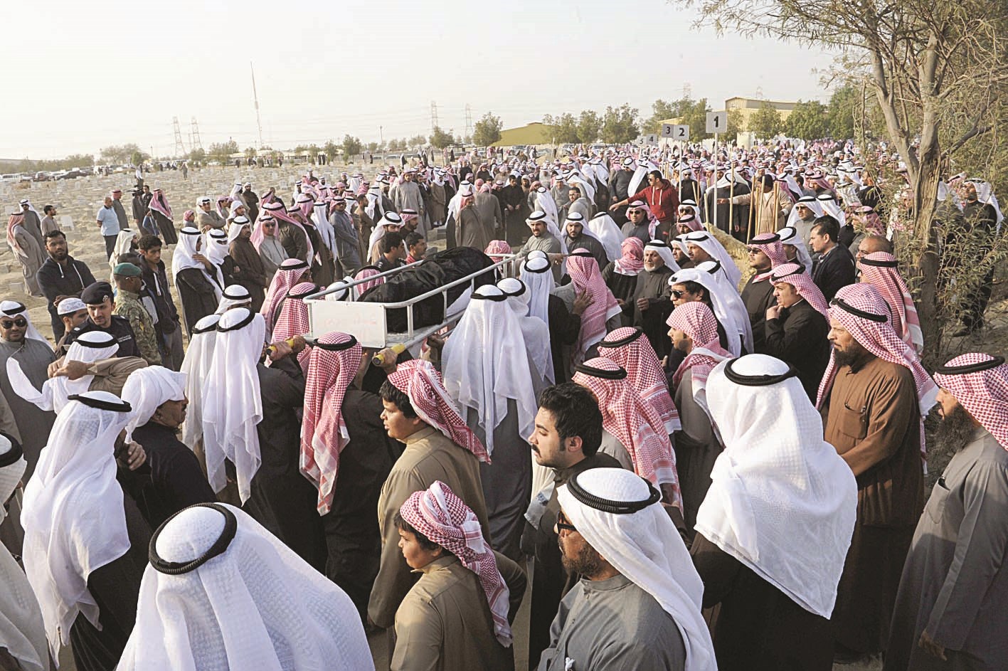 u062du0634u0648u062f u0641u064a u0645u0642u0628u0631u0629 u0635u0628u062du0627u0646b(u062au0635u0648u064au0631 u0637u0627u0631u0642 u0639u0632u0627u0644u062fu064au0646)