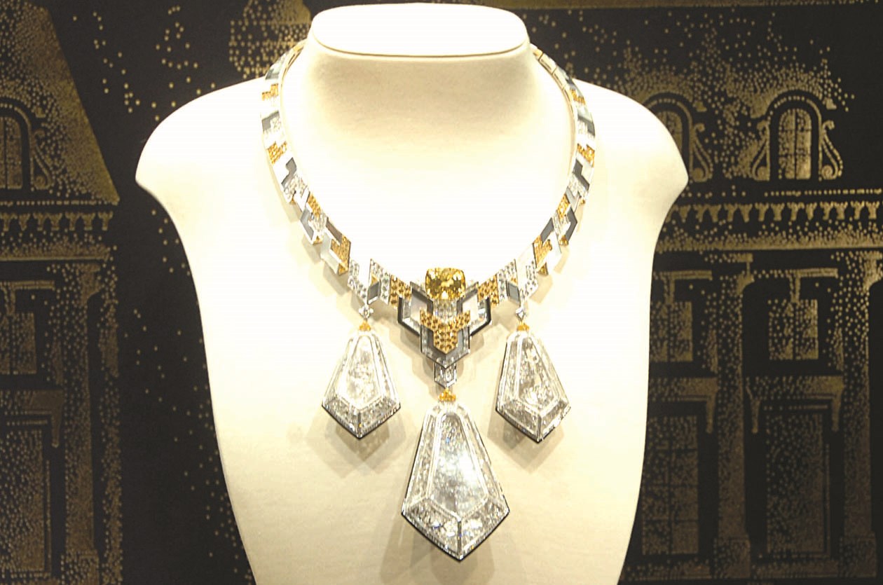 من المعروضات