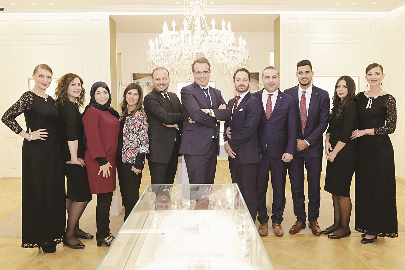 تيري لانورو متوسطاً موظفي «بوشرون»