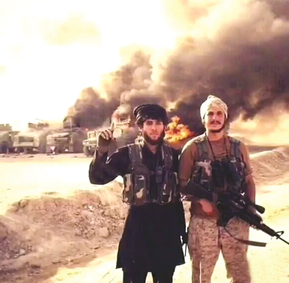 ... وحاملاً سلاحه