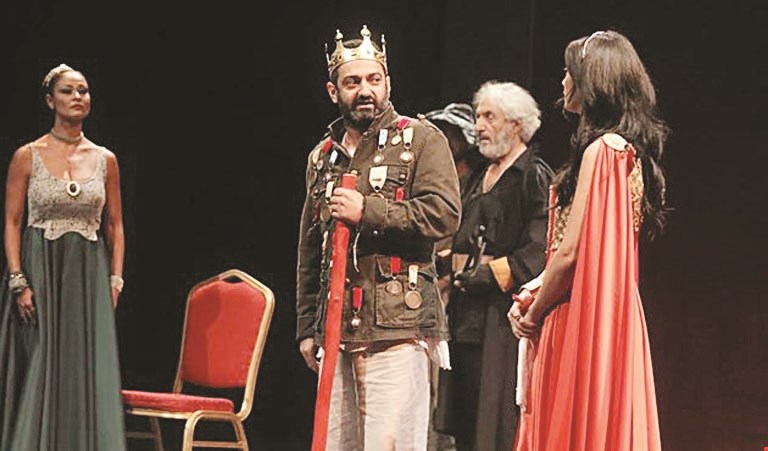 جورج خباز في «الملك يموت»