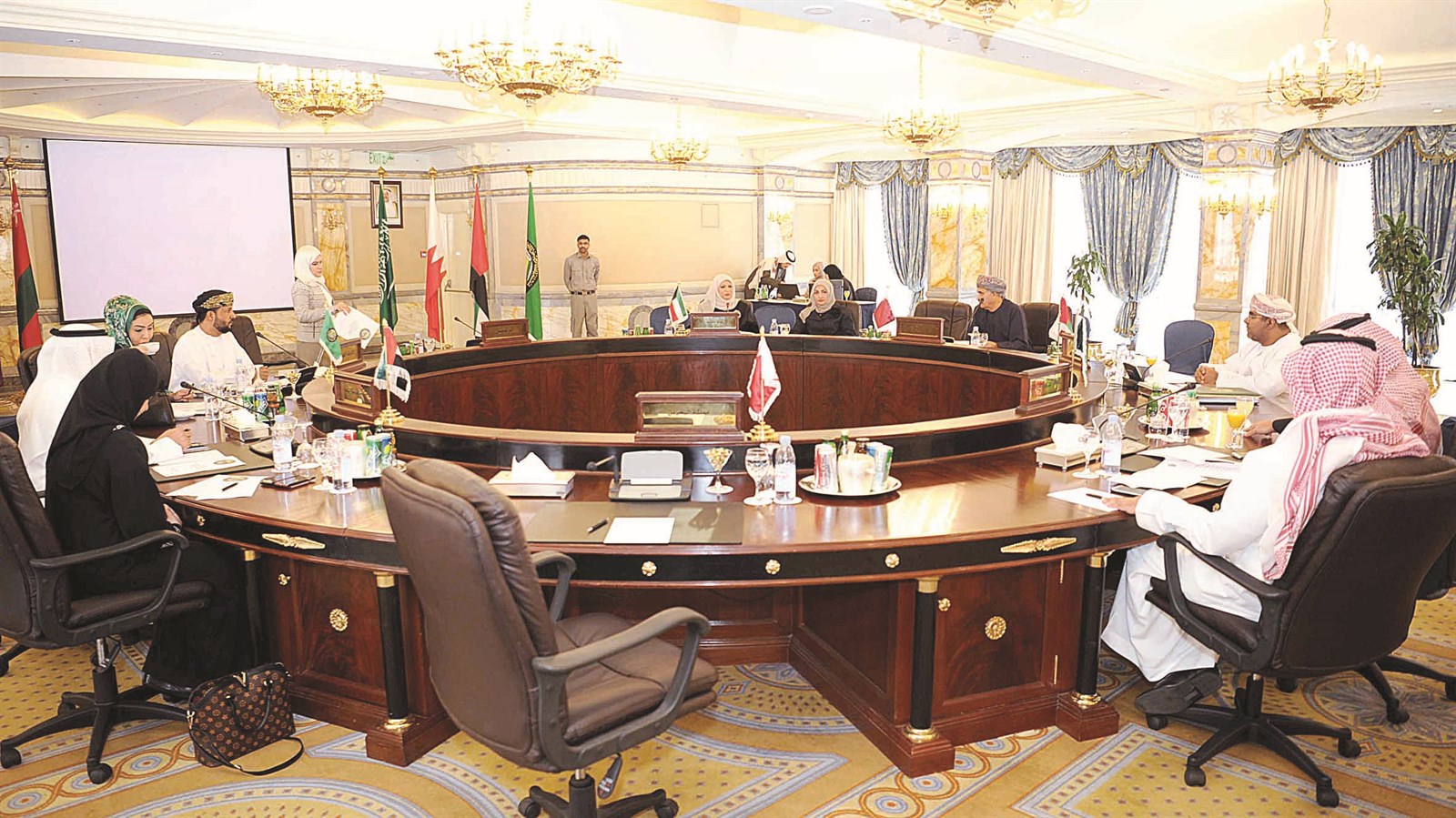 u062cu0627u0646u0628 u0645u0646 u0627u0644u0627u062cu062au0645u0627u0639 (u062au0635u0648u064au0631 u0637u0627u0631u0642 u0639u0632 u0627u0644u062fu064au0646)