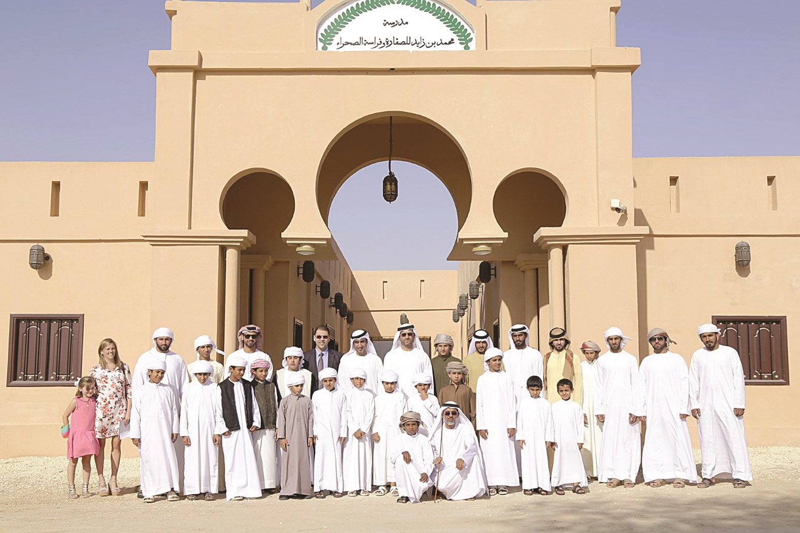 u0623u0639u0636u0627u0621 u0627u0644u0644u062cu0646u0629 u0645u0639 u0639u062fu062f u0645u0646 u0627u0644u0645u0634u0627u0631u0643u064au0646