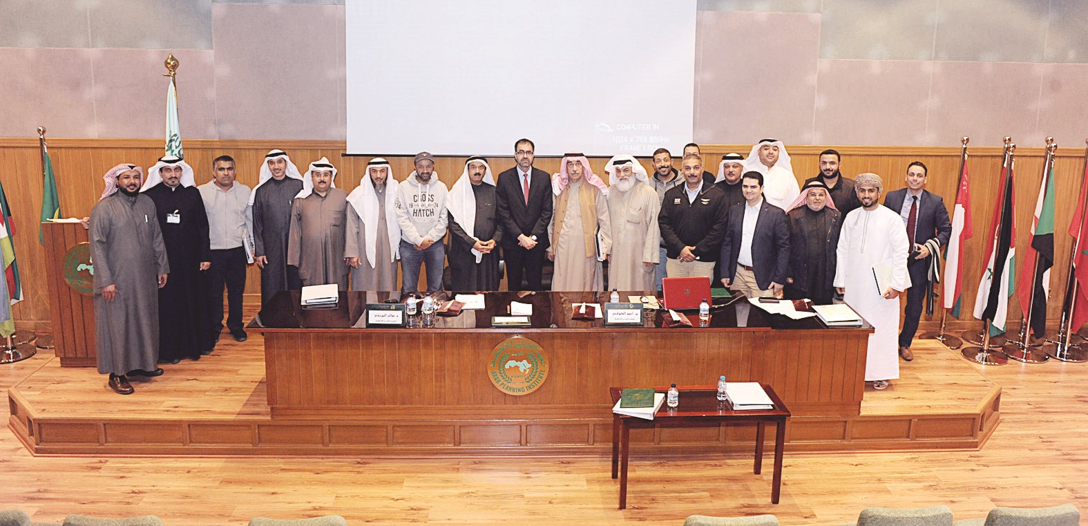 u0627u0644u0645u0632u064au0646u064a u0648u0627u0644u0643u0648u0641u062du064a u064au062au0648u0633u0637u0627u0646 u0627u0644u0645u0634u0627u0631u0643u064au0646 (u062au0635u0648u064au0631 u0628u0633u0627u0645 u0632u064au062fu0627u0646)