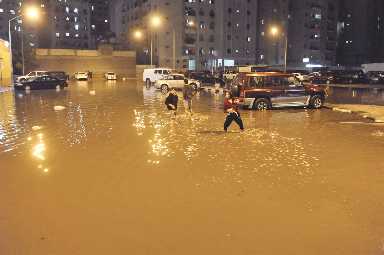 الشوارع تحولت إلى أنهار