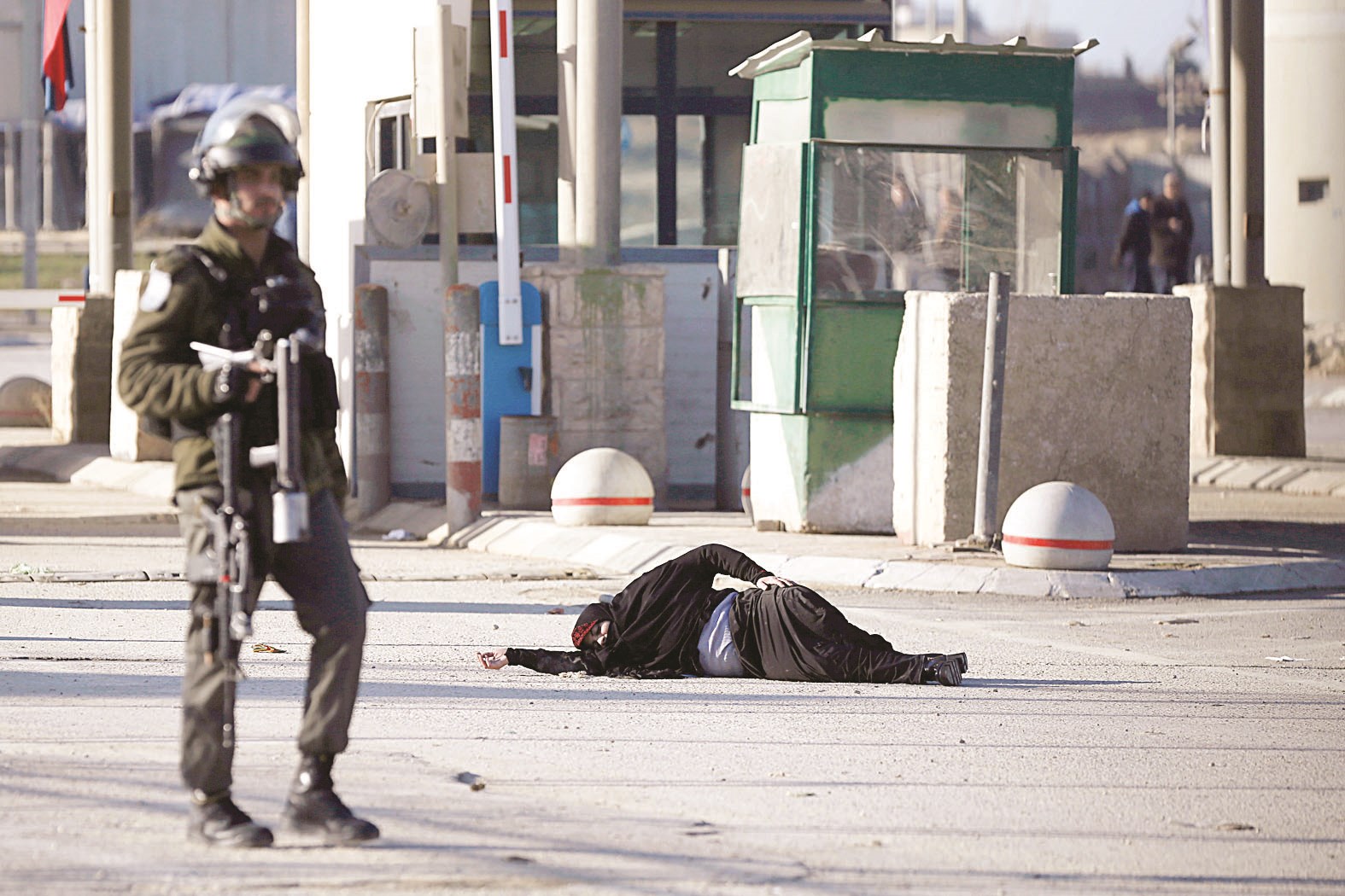 u0641u0644u0633u0637u064au0646u064au0629 u0645u0635u0627u0628u0629 u0628u0631u0635u0627u0635 u062cu0646u0648u062f u0627u0633u0631u0627u0626u064au0644u064au064au0646 u0625u062bu0631 u0627u0642u062au0631u0627u0628u0647u0627 u0645u0646 u062du0627u062cu0632 u0642u0644u0646u062fu064au0627 u0648u0647u064a u062au062du0645u0644 u0633u0643u064au0646u0627u064b u0641u064a u0627u0644u0636u0641u0629 u0627u0644u063au0631u0628u064au0629 (u0627 u0641 u0628)