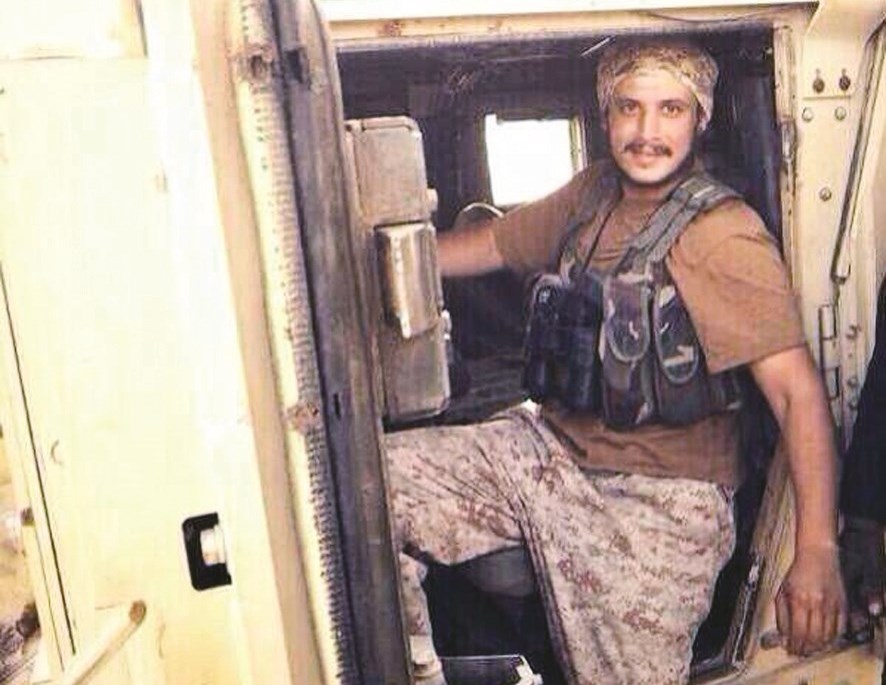 أبوجندل ملتحفاً بذخيرته