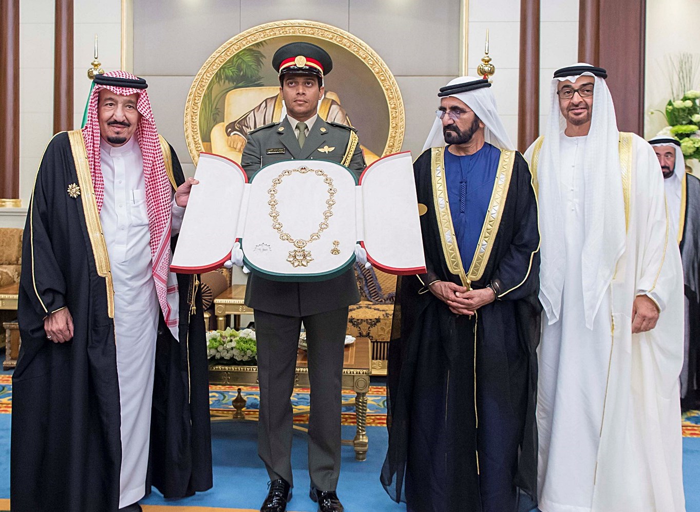 u062eu0627u062fu0645 u0627u0644u062du0631u0645u064au0646 u0645u0639 u0645u062du0645u062f u0628u0646 u0631u0627u0634u062f u0648u0645u062du0645u062f u0628u0646 u0632u0627u064au062f u0644u062fu0649 u0645u0646u062du0647 u00abu0648u0633u0627u0645 u0632u0627u064au062fu00bb (u0631u0648u064au062au0631u0632)