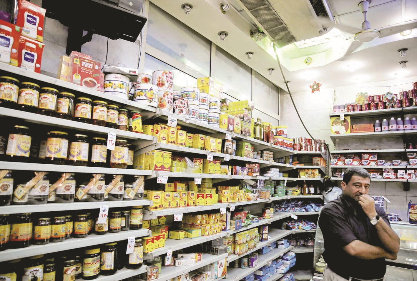 u0635u0627u062du0628 u0633u0648u0628u0631 u0645u0627u0631u0643u062a u0641u064a u0627u0644u0642u0627u0647u0631u0629 u064au0646u062au0638u0631 u0627u0644u0632u0628u0627u0626u0646 u0623u0645u0627u0645 u0631u0641u0648u0641 u0627u0644u0645u0648u0627u062f u0627u0644u063au0630u0627u0626u064au0629   (u0631u0648u064au062au0631u0632)