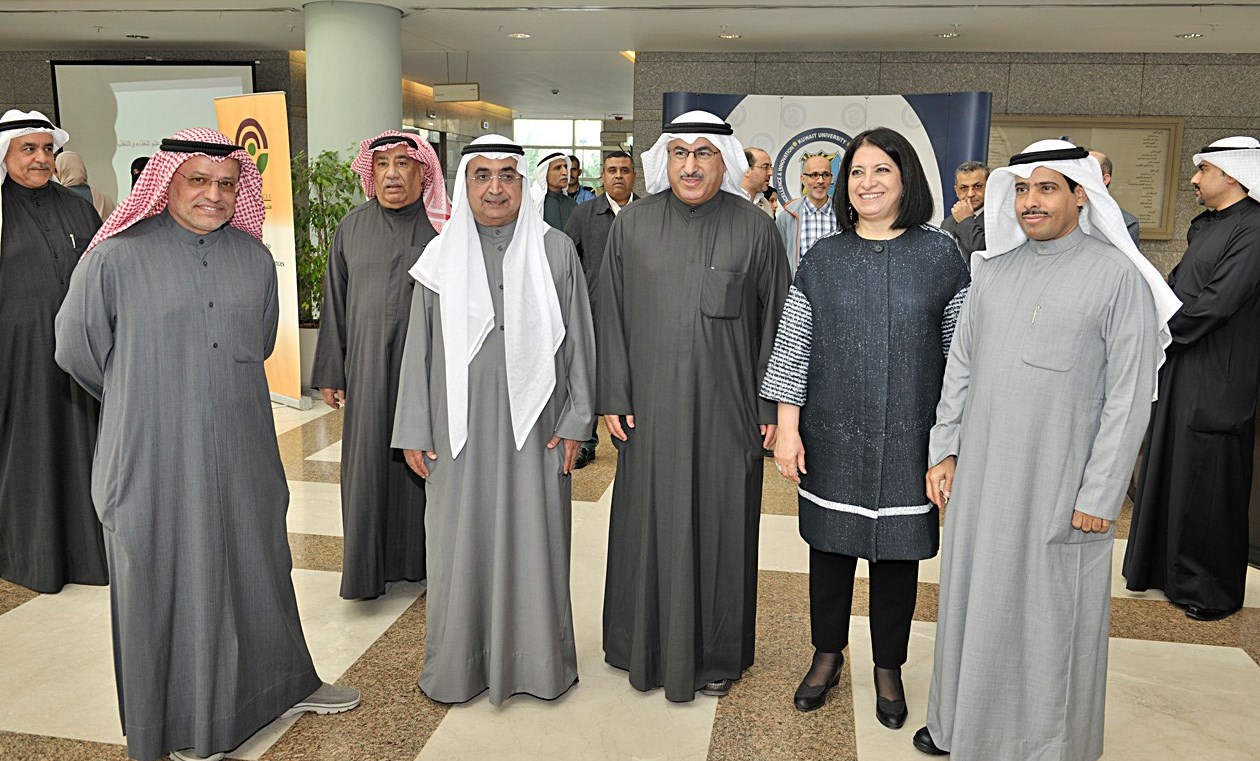 مسؤولو الجامعة في احتفالية الشويخ