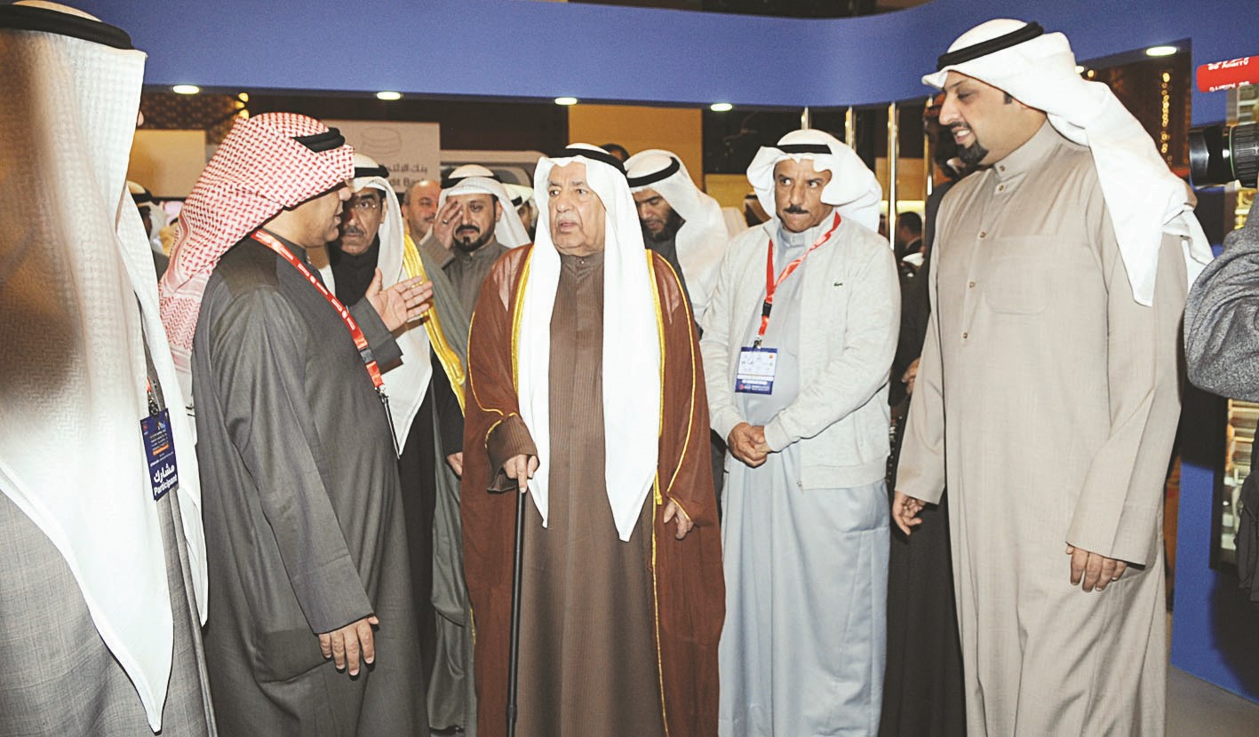 u0627u0644u063au0627u0646u0645 u0648u0627u0644u0648u0642u064au0627u0646 u0641u064a u062cu0648u0644u0629 u0628u0627u0644u0645u0639u0631u0636 (u062au0635u0648u064au0631 u0643u0631u0645 u0630u064au0627u0628)