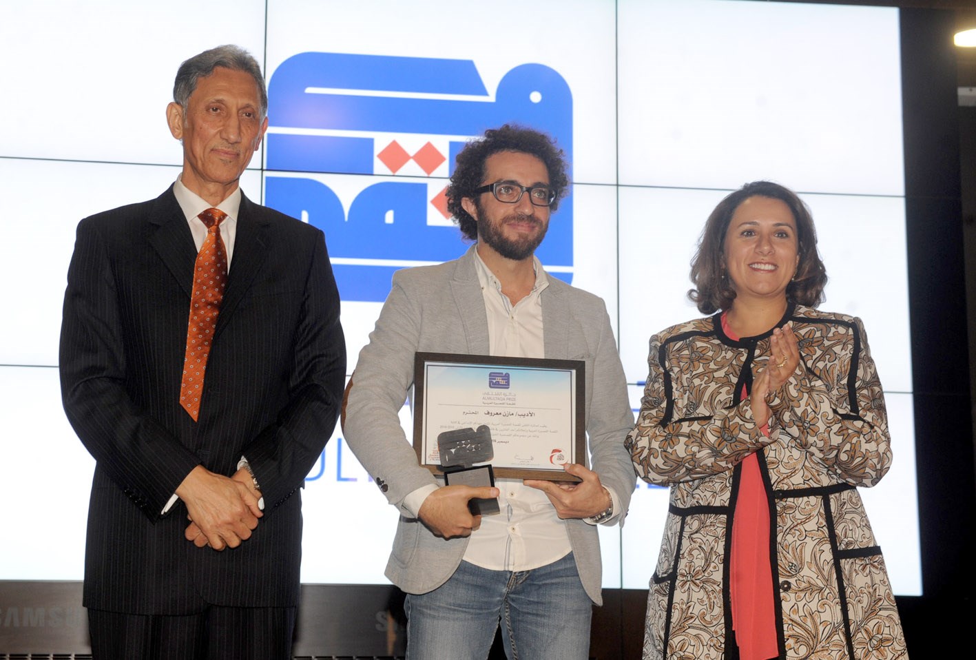 مازن معروف يتوسط دانة ناصر صباح الأحمد وطالب الرفاعي