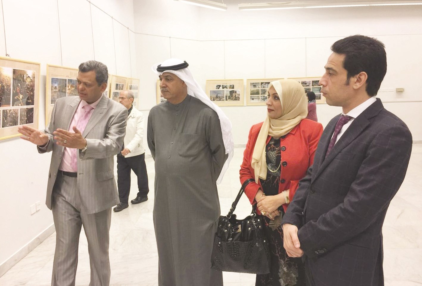 u0637u0627u0647u0631 u0639u0628u062fu0627u0644u0639u0638u064au0645 u064au0634u0631u062d u0639u0646 u0644u0648u062du0627u062a u0645u0639u0631u0636u0647