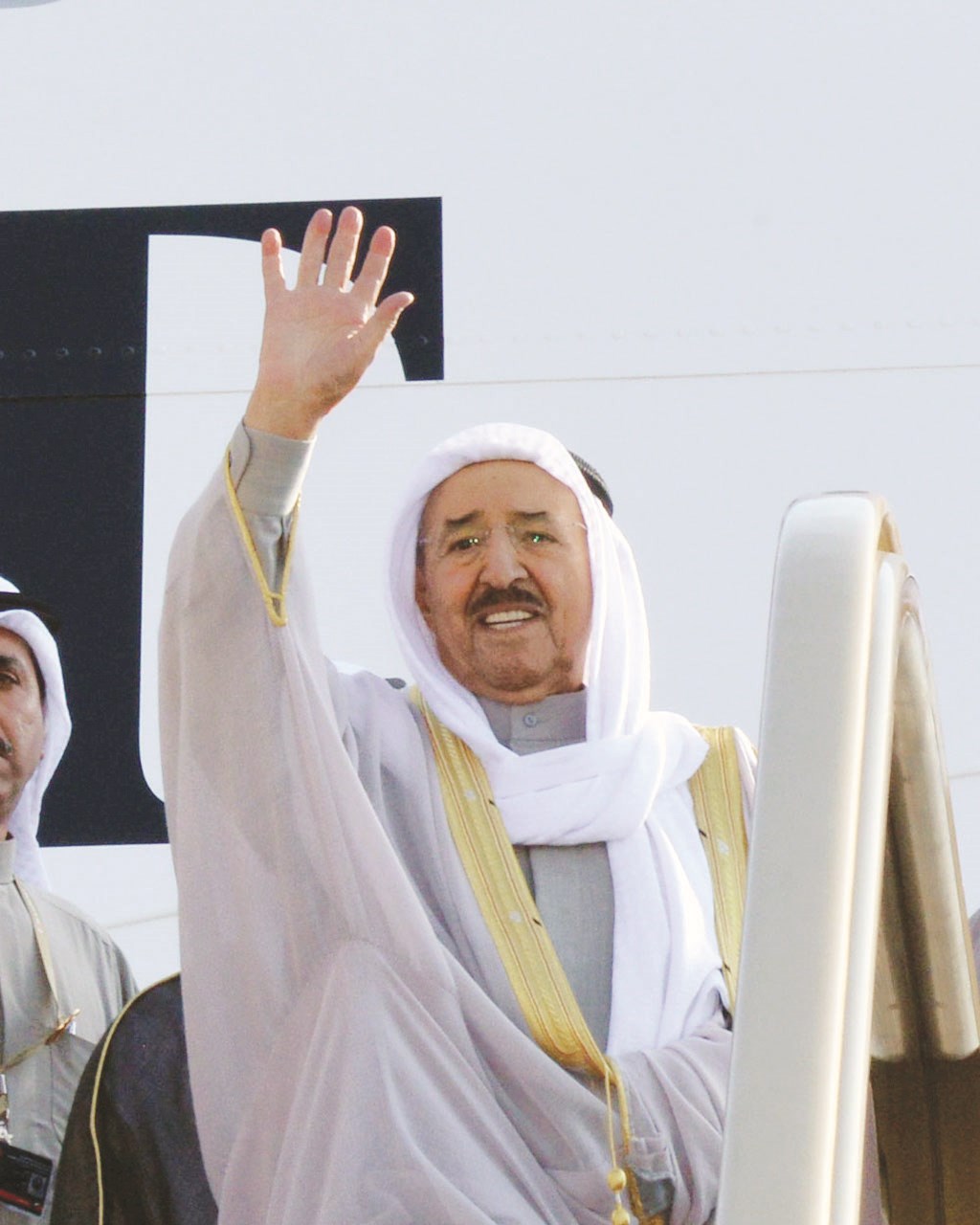 صاحب السمو مغادراً المنامة